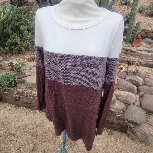 NWT Pink Clover Soft Lightweight Sweater - Picture 2 of 5